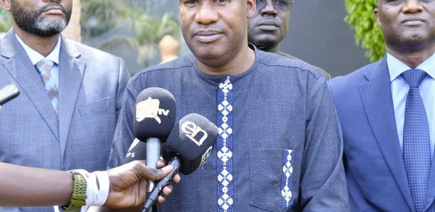 « Quand je reçois un Cv, je vérifie s'il est de Pastef » : La déclaration polémique du ministre de la santé Ibrahima Sy « Quand je reçois un Cv, je vérifie s'il est de Pastef » : La déclaration polémique du ministre de la santé Ibrahima Sy