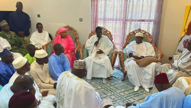 Les images de l'arrivée du Pr Bassirou Diomaye Faye à Tivaouane Les images de l'arrivée du Pr Bassirou Diomaye Faye à Tivaouane