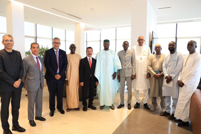 Le PDG de DP World, Sultan Ahmed Bin Sulayem, reçu par le Pm Ousmane Sonko Le PDG de DP World, Sultan Ahmed Bin Sulayem, reçu par le Pm Ousmane Sonko