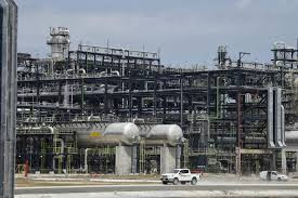 Nigeria: l'essence de la méga-raffinerie Dangote arrive sur le marché Nigeria: l'essence de la méga-raffinerie Dangote arrive sur le marché