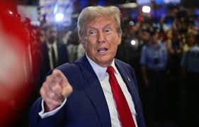 Le FBI enquête sur une «tentative d'assassinat» présumée visant Donald Trump après des tirs, un suspect arrêté Le FBI enquête sur une «tentative d'assassinat» présumée visant Donald Trump après des tirs, un suspect arrêté