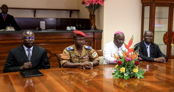 Les images de la rencontre entre le Président Macky  Sall et le groupe de facilitateurs Burkinabé.