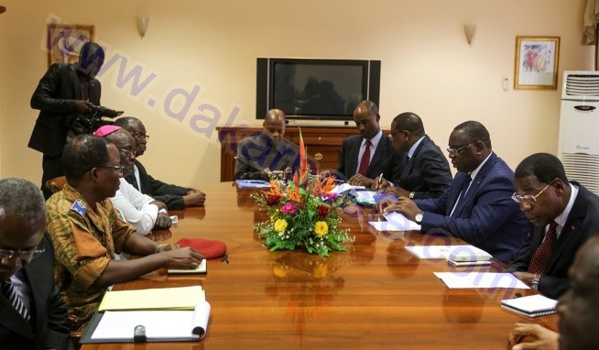 Les images de la rencontre entre le Président Macky  Sall et le groupe de facilitateurs Burkinabé.