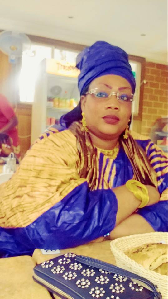 Voici la femme de Mbaye Pèkh à qui Cheikh Amar a offert billet et pécule pour la Mecque Voici la femme de Mbaye Pèkh à qui Cheikh Amar a offert billet et pécule pour la Mecque