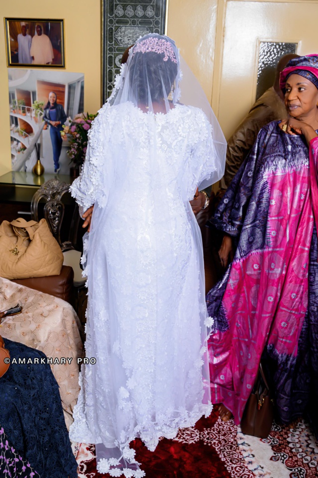Mariage de célébrités au Sénégal- L'illustre Me Lika Bâ finalement mariée avec l'homme de ses pensées, l'ex ministre... Matar Bâ ! Mariage de célébrités au Sénégal- L'illustre Me Lika Bâ finalement mariée avec l'homme de ses pensées, l'ex ministre... Matar Bâ !