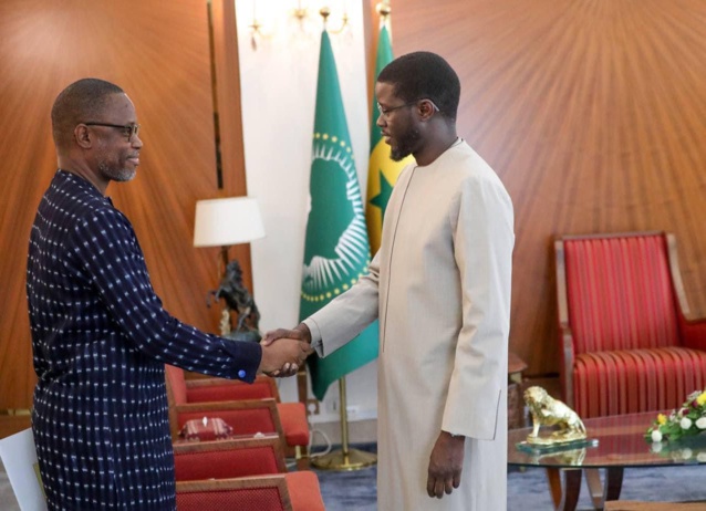 Le chef de l'Etat a reçu le ministre de l'Administration Territoriale et de la Mobilité du Burkina Faso Le chef de l'Etat a reçu le ministre de l'Administration Territoriale et de la Mobilité du Burkina Faso