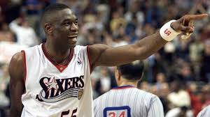 Basket: mort du Congolais Dikembe Mutombo, défenseur colossal et légendaire de la NBA Basket: mort du Congolais Dikembe Mutombo, défenseur colossal et légendaire de la NBA