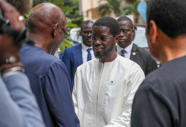 Le président Diomaye Faye a présenté ses condoléances à la fratrie éplorée de feu Amadou. Makhtar Mbow Le président Diomaye Faye a présenté ses condoléances à la fratrie éplorée de feu Amadou. Makhtar Mbow