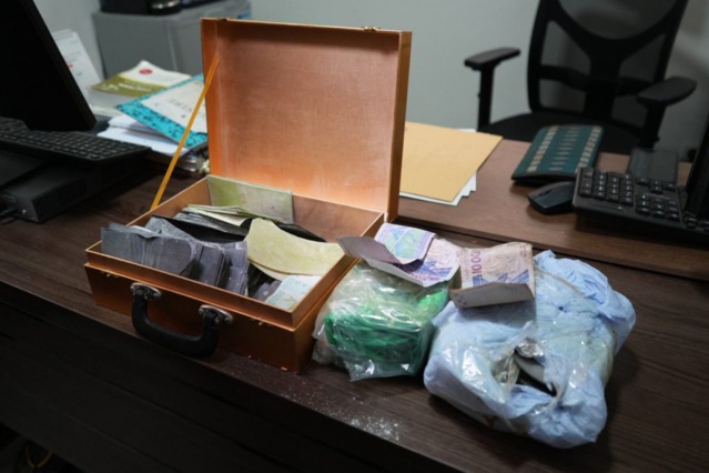 KEUR MASSAR | SAISIE DE 500 KG DE CHANVRE INDIEN ET DE FAUX BILLETS D’UNE VALEUR D’UN MILLIARD DE FRANCS CFA PAR LA GENDARMERIE, 4 INDIVIDUS ARRÊTÉS KEUR MASSAR | SAISIE DE 500 KG DE CHANVRE INDIEN ET DE FAUX BILLETS D’UNE VALEUR D’UN MILLIARD DE FRANCS CFA PAR LA GENDARMERIE, 4 INDIVIDUS ARRÊTÉS