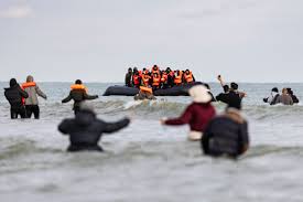 Migrants : près d'un millier de traversées illégales de la Manche samedi, un record pour 2024 Migrants : près d'un millier de traversées illégales de la Manche samedi, un record pour 2024