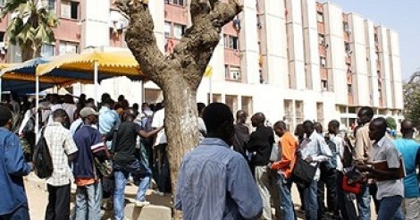 Ucad : Des étudiants défoncent les portes pour accéder dans leur chambres Ucad : Des étudiants défoncent les portes pour accéder dans leur chambres