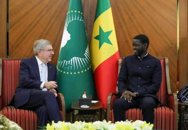 Le Président Bassirou Diomaye Faye a reçu le président du Comité International Olympique (CIO) Le Président Bassirou Diomaye Faye a reçu le président du Comité International Olympique (CIO)