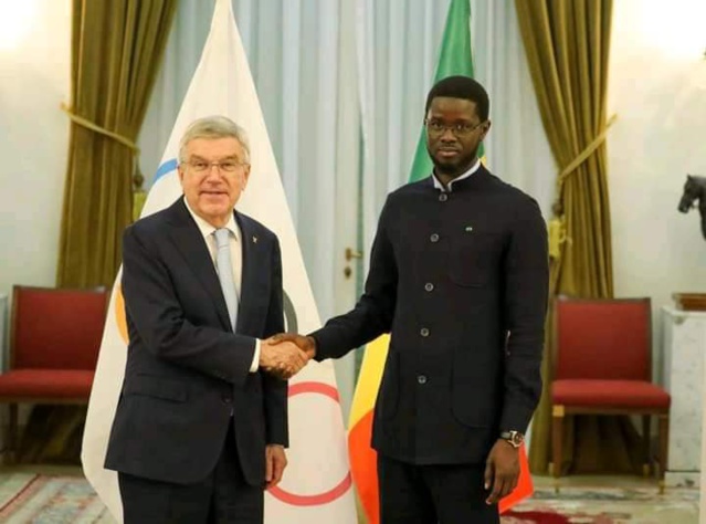 Le Président Bassirou Diomaye Faye a reçu le président du Comité International Olympique (CIO) Le Président Bassirou Diomaye Faye a reçu le président du Comité International Olympique (CIO)