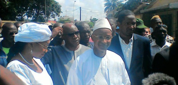 Présidentielles 2015 : réaction à chaud de Cellou Dalein Diallo après son vote à Dixinn Présidentielles 2015 : réaction à chaud de Cellou Dalein Diallo après son vote à Dixinn