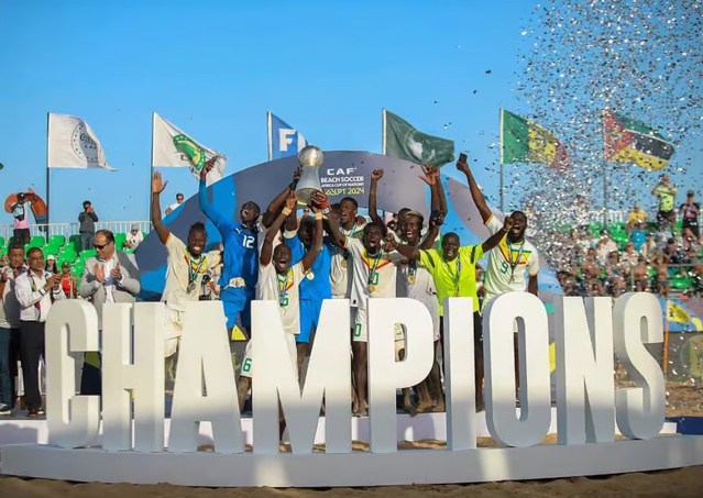 CAN Beach Soccer : Le Sénégal pulvérise la Mauritanie en finale et remporte son huitième titre de champion d’Afrique CAN Beach Soccer : Le Sénégal pulvérise la Mauritanie en finale et remporte son huitième titre de champion d’Afrique