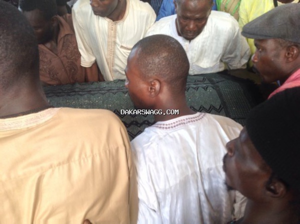 Tristesse et consternation à la levée du corps de Moussa Ngom (image) Tristesse et consternation à la levée du corps de Moussa Ngom (image)
