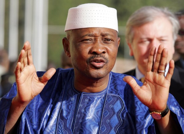MALI : Amadou Toumani Touré, entre Dakar et Paris, le « Général Sénégalais » se la coule douce MALI : Amadou Toumani Touré, entre Dakar et Paris, le « Général Sénégalais » se la coule douce