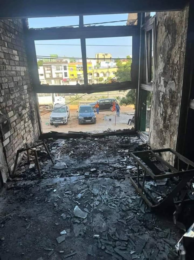 Arrêt sur images- Le siège de Taxawou Sénégal réduit en cendres Arrêt sur images- Le siège de Taxawou Sénégal réduit en cendres