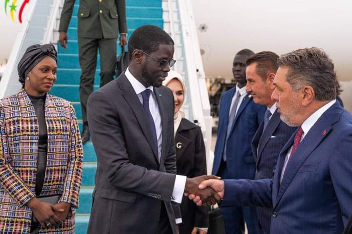 L'arrivée en Turquie du Pr Bassirou Diomaye Faye L'arrivée en Turquie du Pr Bassirou Diomaye Faye