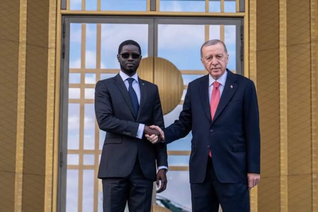Le Pr Diomaye Faye et son homologue Erdoğan ont signé un protocole d’accord de haut niveau entre le Sénégal et la Türkiye passant de 500 millions à 1 milliard de dollars Le Pr Diomaye Faye et son homologue Erdoğan ont signé un protocole d’accord de haut niveau entre le Sénégal et la Türkiye passant de 500 millions à 1 milliard de dollars