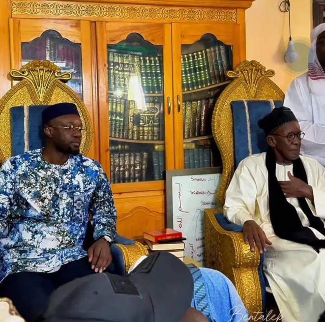 Avant de quitter Kaolack, Ousmane Sonko s'est rendu chez le khalif Cheikh Mahi Ibrahima Niass Avant de quitter Kaolack, Ousmane Sonko s'est rendu chez le khalif Cheikh Mahi Ibrahima Niass