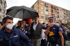 "Assassins !" : le couple royal espagnol et Pedro Sanchez conspués par des sinistrés en colère "Assassins !" : le couple royal espagnol et Pedro Sanchez conspués par des sinistrés en colère