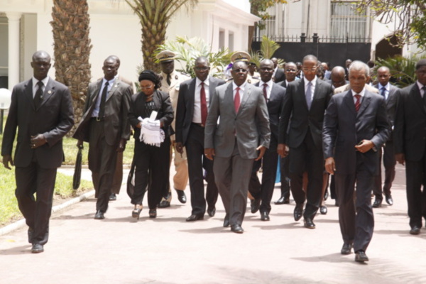 Exclusif Dakarposte! Macky convoque le Conseil des Ministres pour ce lundi parce que... Exclusif Dakarposte! Macky convoque le Conseil des Ministres pour ce lundi parce que...