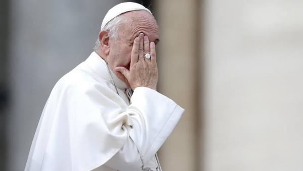 Le Vatican dément que le pape François a une tumeur au cerveau