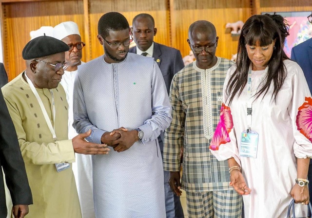 Le Président Bassirou Diomaye a visité la 15e Biennale de l’Art Africain Contemporain Le Président Bassirou Diomaye a visité la 15e Biennale de l’Art Africain Contemporain