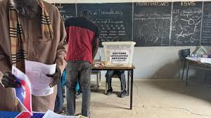 Le Sénégal se rend aux urnes pour des législatives anticipées après une campagne très tendue Le Sénégal se rend aux urnes pour des législatives anticipées après une campagne très tendue