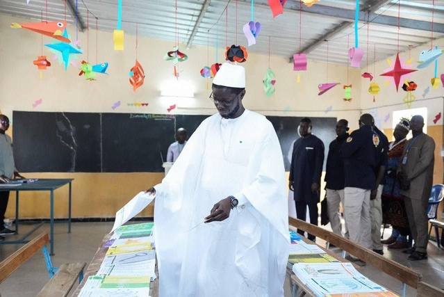 Scrutin législatif- La réaction du chef de l'Etat après son vote Scrutin législatif- La réaction du chef de l'Etat après son vote