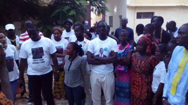 Pourtant calée pour mercredi dernier, l'émission de Marie Sow Ndiaye de l'UJTL tirant sur le Macky a t'elle été censurée?   Pourtant calée pour mercredi dernier, l'émission de Marie Sow Ndiaye de l'UJTL tirant sur le Macky a t'elle été censurée?