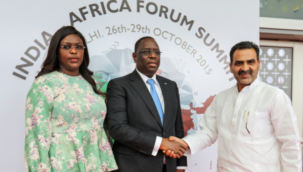 Le couple présidentiel en compagnie du ministre indien de l'Agriculture.