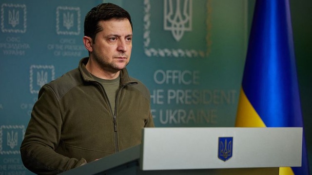 Ukraine: Zelensky se dit prêt à des concessions si l'Otan protège les territoires contrôlés par Kiev