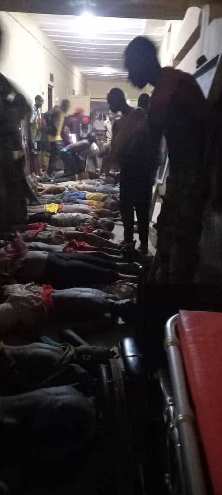 Drame en Guinée : des affrontements lors d’un match de foot font des dizaines de morts Drame en Guinée : des affrontements lors d’un match de foot font des dizaines de morts