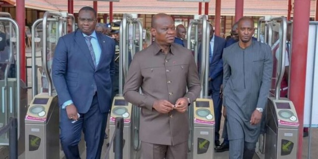 En visite au Sénégal: Le président Gabonais Brice O. NGUEMA explore le TER et Diamniadio En visite au Sénégal: Le président Gabonais Brice O. NGUEMA explore le TER et Diamniadio
