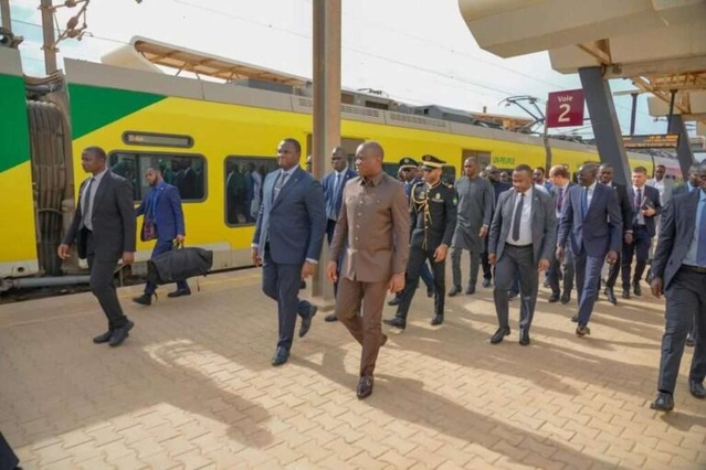 En visite au Sénégal: Le président Gabonais Brice O. NGUEMA explore le TER et Diamniadio En visite au Sénégal: Le président Gabonais Brice O. NGUEMA explore le TER et Diamniadio