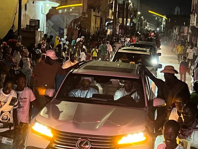 Tournée 2024- Revivez l'arrivée du khalife general des Khadre à St Louis, Cheikhna cheikh Abdoul Aziz Aïdara Ould cheikh AYAH ould Cheikh Talibouya ould Cheikhna Cheikh Sadbouh Aïdara Tournée 2024- Revivez l'arrivée du khalife general des Khadre à St Louis, Cheikhna cheikh Abdoul Aziz Aïdara Ould cheikh AYAH ould Cheikh Talibouya ould Cheikhna Cheikh Sadbouh Aïdara
