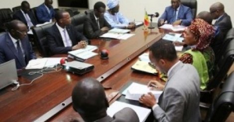 Sénégal : La Com du Palais, Comme au marché Sénégal : La Com du Palais, Comme au marché