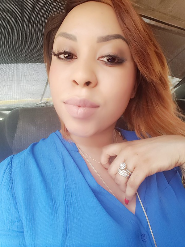 Belle comme Barbie, le mannequin Henriette Barboza change de look et... Belle comme Barbie, le mannequin Henriette Barboza change de look et...