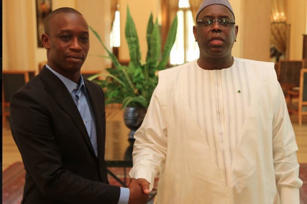 Pourquoi Macky Sall s'est séparé de son chargé de communication Mamadou Thiam pour jeter son dévolu sur Elhaj Kassé Pourquoi Macky Sall s'est séparé de son chargé de communication Mamadou Thiam pour jeter son dévolu sur Elhaj Kassé