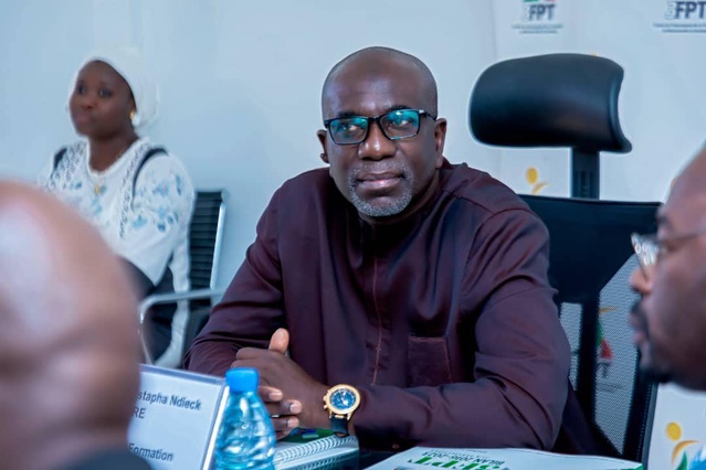 MOUSTAPHA NDIEK SARRE, PORTE-PAROLE DU GOUVERNEMENT « Les tirailleurs ne sauraient être considérés comme des traîtres » MOUSTAPHA NDIEK SARRE, PORTE-PAROLE DU GOUVERNEMENT « Les tirailleurs ne sauraient être considérés comme des traîtres »