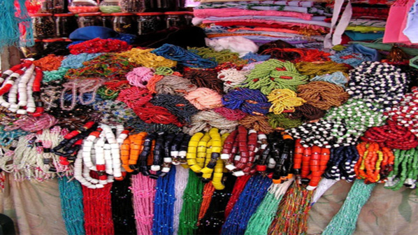 Au lieu de bijoux en diamant pour une valeur de 15.925.000  cfa  comme convenu, Serigne Lahat Seck livre à son associé des "bine-bine" Au lieu de bijoux en diamant pour une valeur de 15.925.000  cfa  comme convenu, Serigne Lahat Seck livre à son associé des "bine-bine"