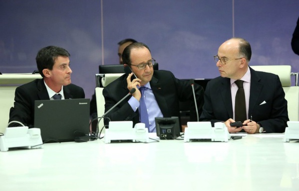 Attentats de Paris : Hollande annonce trois jours de deuil et convoque le Congrès