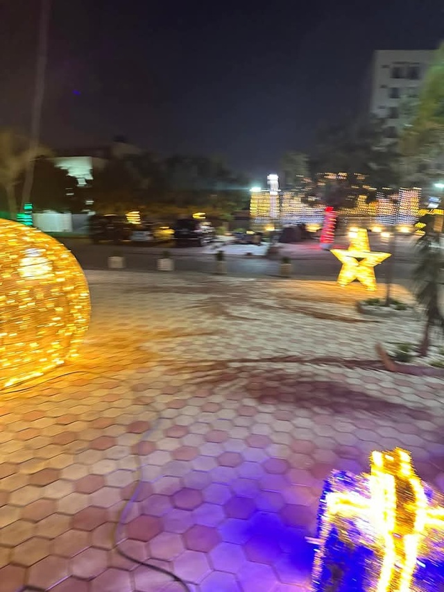 COMMUNE DE MERMOZ SACRÉ CŒUR - Le maire , Alioune Tall, inaugure la "Place Lamine Diack"