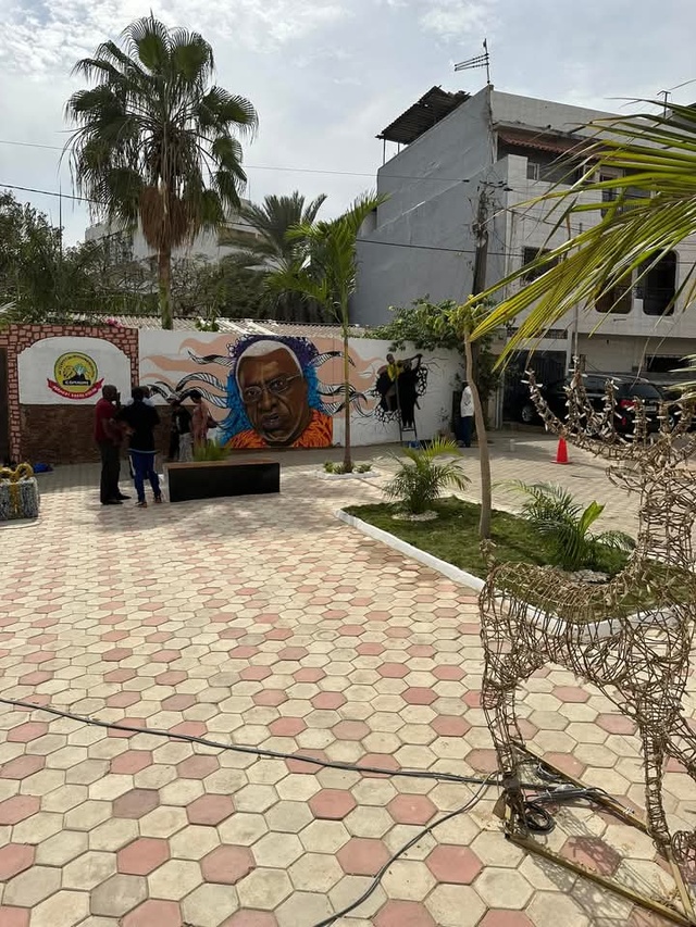 COMMUNE DE MERMOZ SACRÉ CŒUR - Le maire , Alioune Tall, inaugure la "Place Lamine Diack"