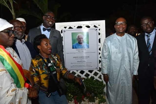 COMMUNE DE MERMOZ SACRÉ CŒUR - Le maire , Alioune Tall, inaugure la "Place Lamine Diack"