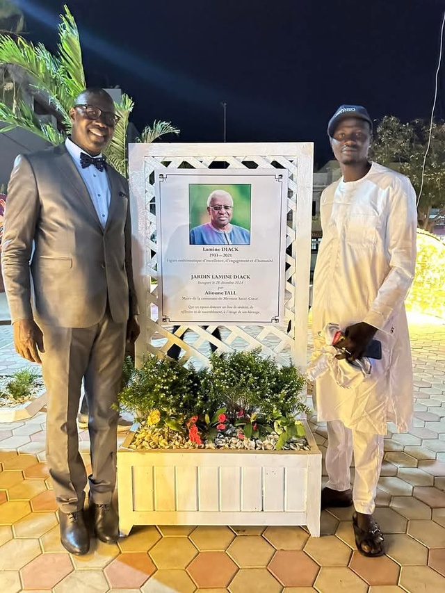 COMMUNE DE MERMOZ SACRÉ CŒUR - Le maire , Alioune Tall, inaugure la "Place Lamine Diack"