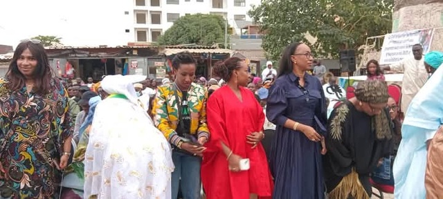 COMMUNE DE MERMOZ SACRÉ CŒUR - Le maire , Alioune Tall, inaugure la "Place Lamine Diack"