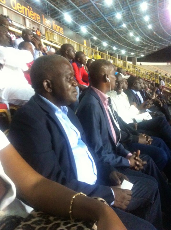 Quand l'équipe nationale de foot crée l'union sacrée entre l'opposition et le pouvoir Quand l'équipe nationale de foot crée l'union sacrée entre l'opposition et le pouvoir